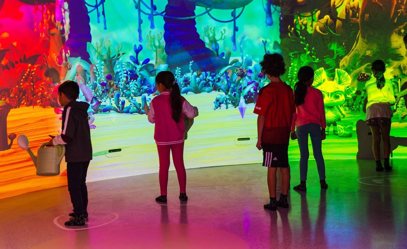 Kids climbing and playing in the physical zone of Wonderdal exhibit